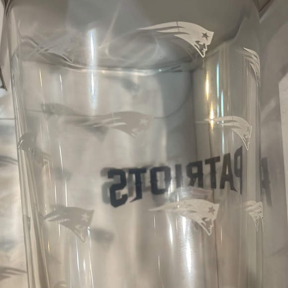 NIB Patriot Pint glass gift set. - Picture 3 of 4
